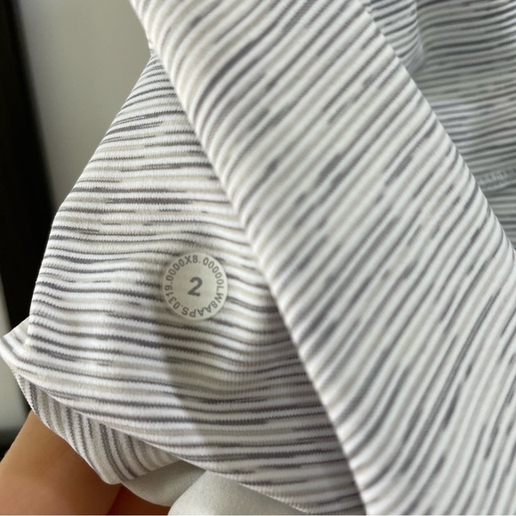 [2] Lululemon Athletica Grey & White Stripe On The Fly Skirt Women’s Like New - Picture 13 of 13
